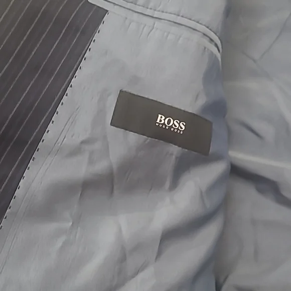 Hugo Boss 46R Wool Blazer Sport Coat Jacket Striped Navy & black 2 Buttons Long - Picture 7 of 9